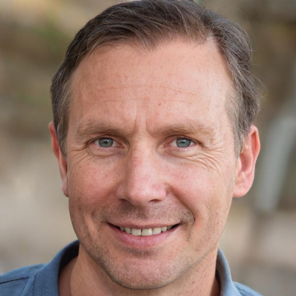 Преподаватель Дмитрий Савельев